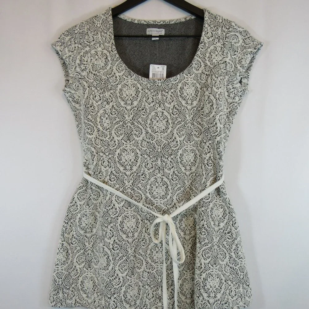 A Pea in the Pod Cream Black Cap Sleeve Tie Front Baroque Top NEW - Picture 3 of 7